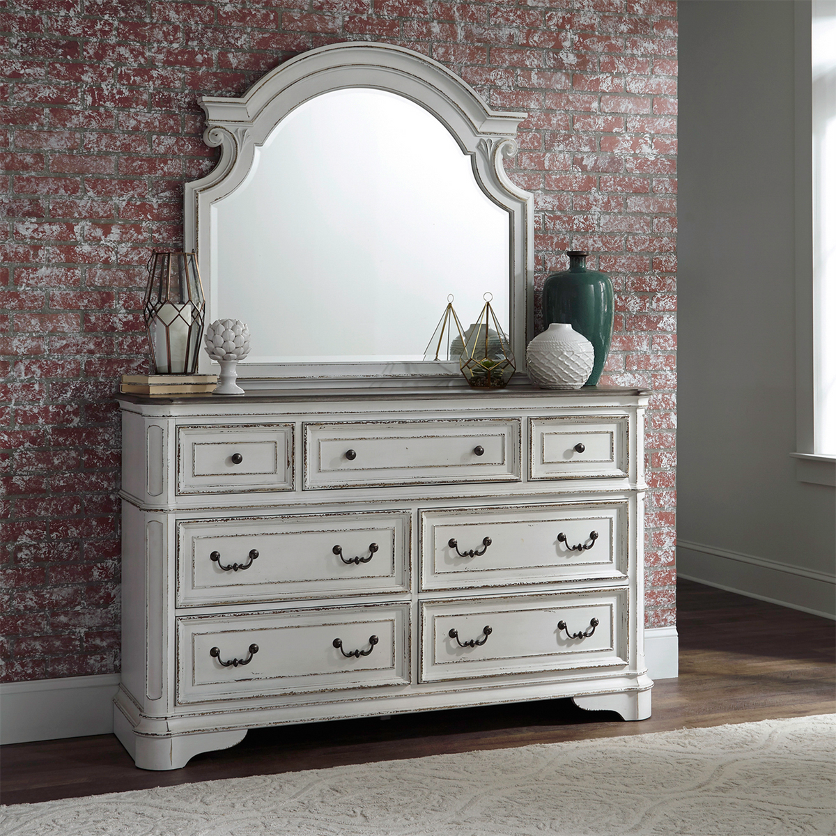 Magnolia Manor 7-Drawer Dresser & Mirror