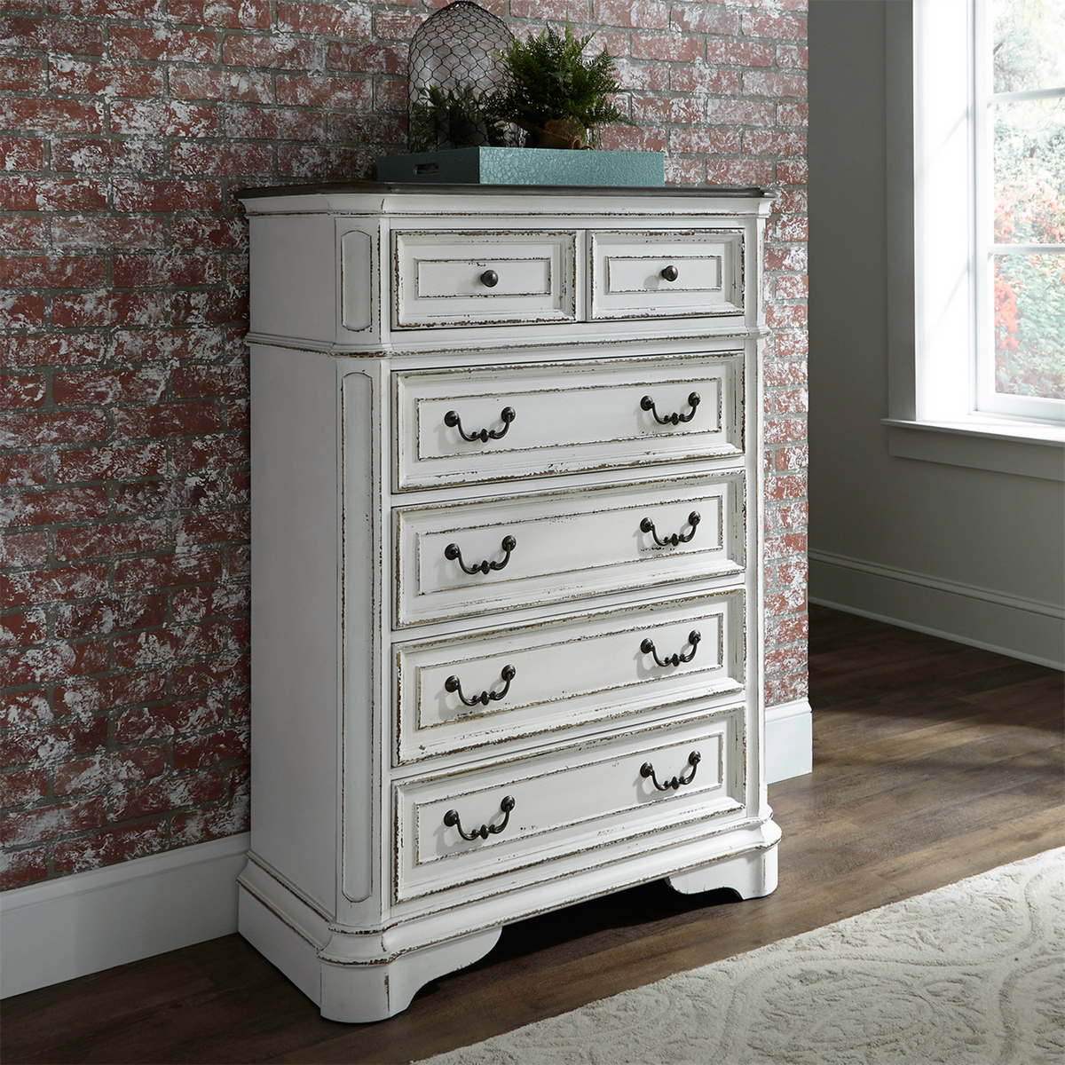 Magnolia Manor 5-Drawer Chest